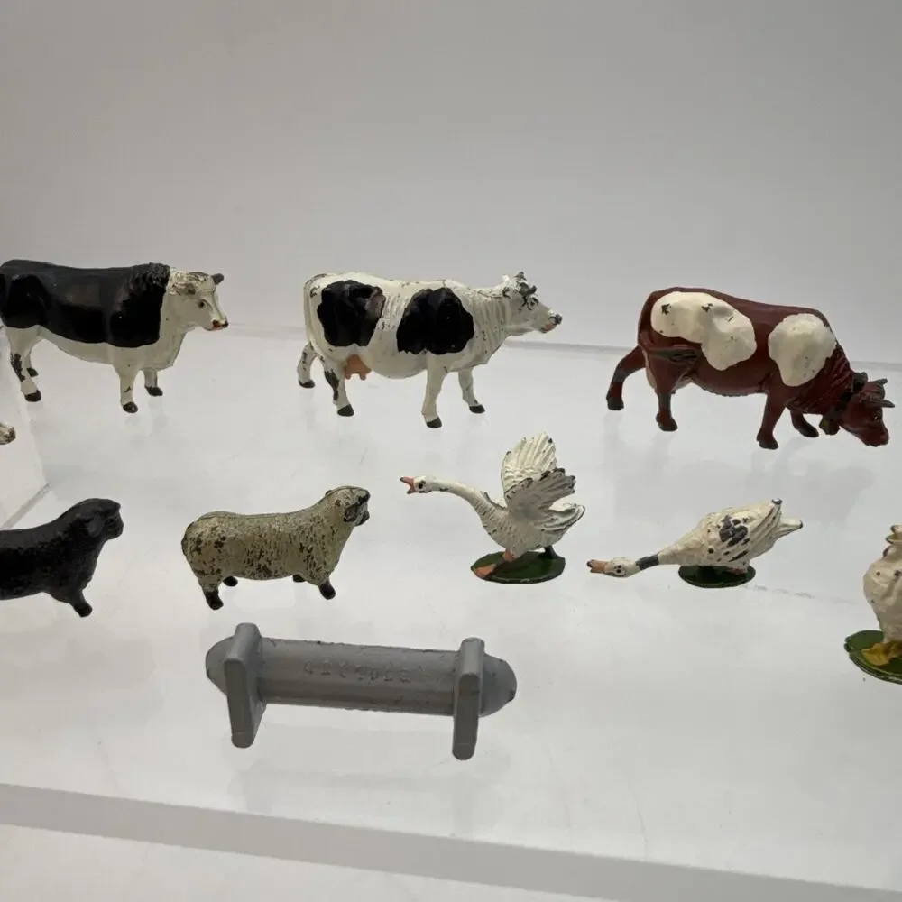 Vtg TIMPO TOYS Painted Lead Toy Britains Era Farm Animals Cows, Sheep, Fowel⬇️